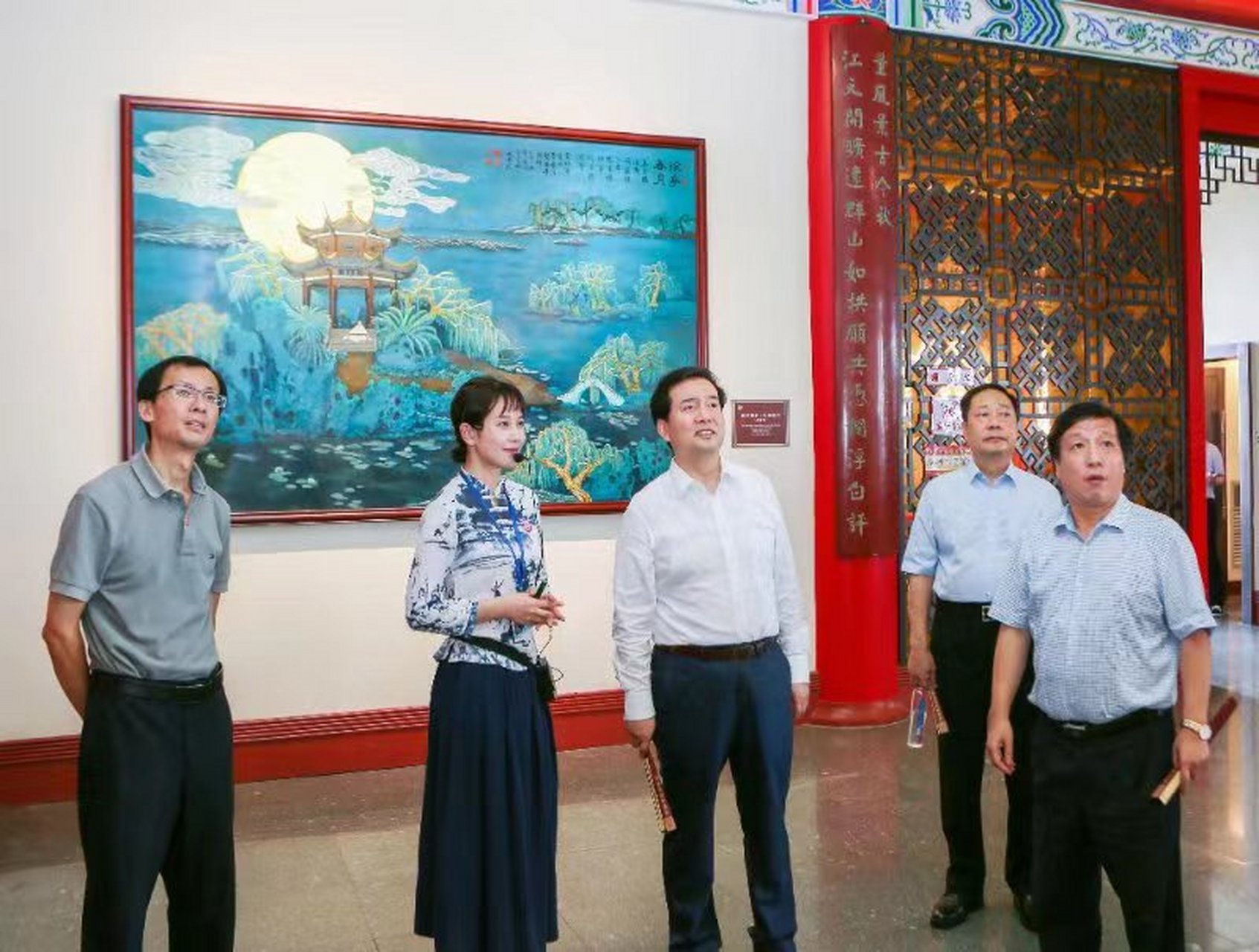 东方雨:江南名楼滕王阁的另一道风景  夏日的南昌骄阳似火,南昌市的"