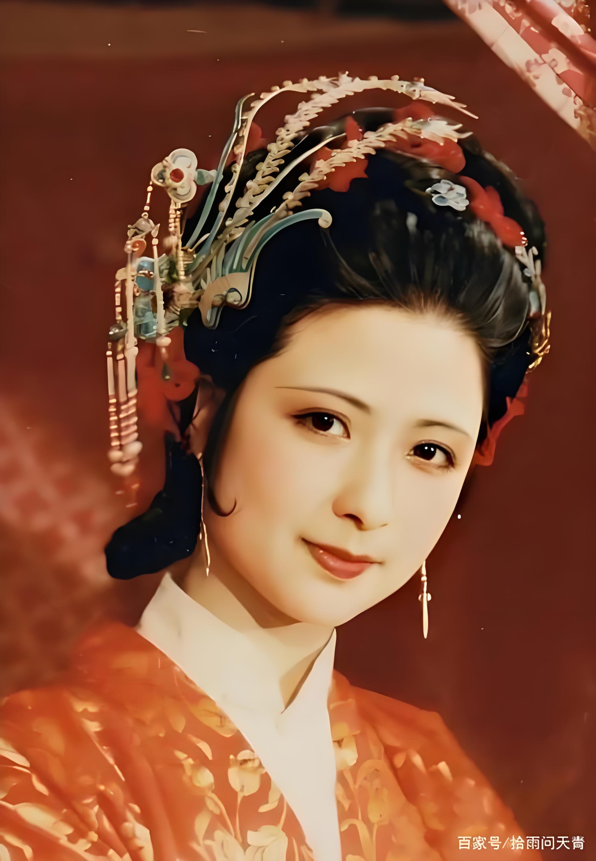 但里面却有一些难以解开的谜题,比如秦可卿的真实身份,比如秦可卿之死