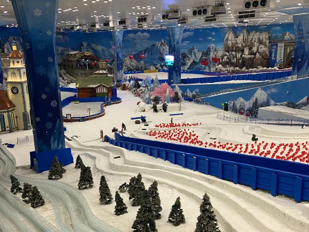 湘江欢乐城欢乐雪域可能是长沙比较好的滑雪场了,一进去真的就被震惊