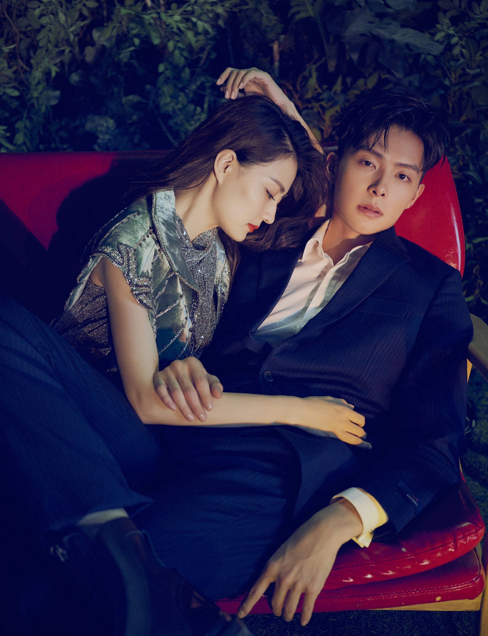 张铭恩和胡冰卿接吻被拍后,张铭恩赶紧发声明已经和徐璐分手.