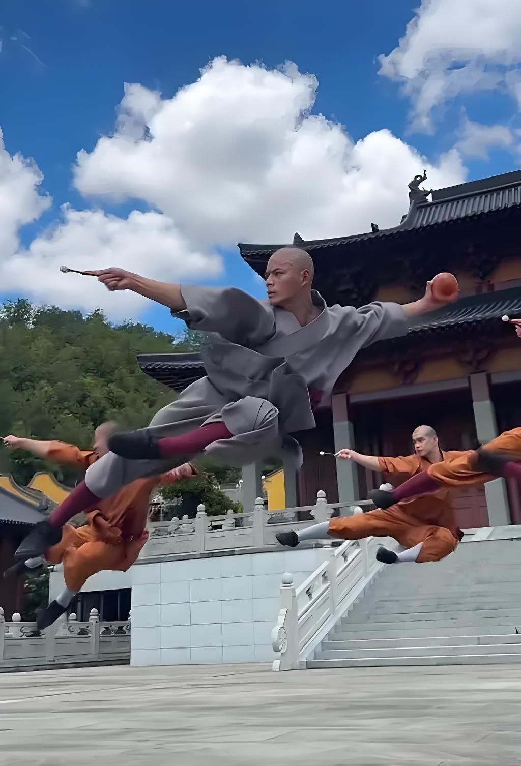 感觉上界有事把他召唤回去了,他在另一个世界奔赴