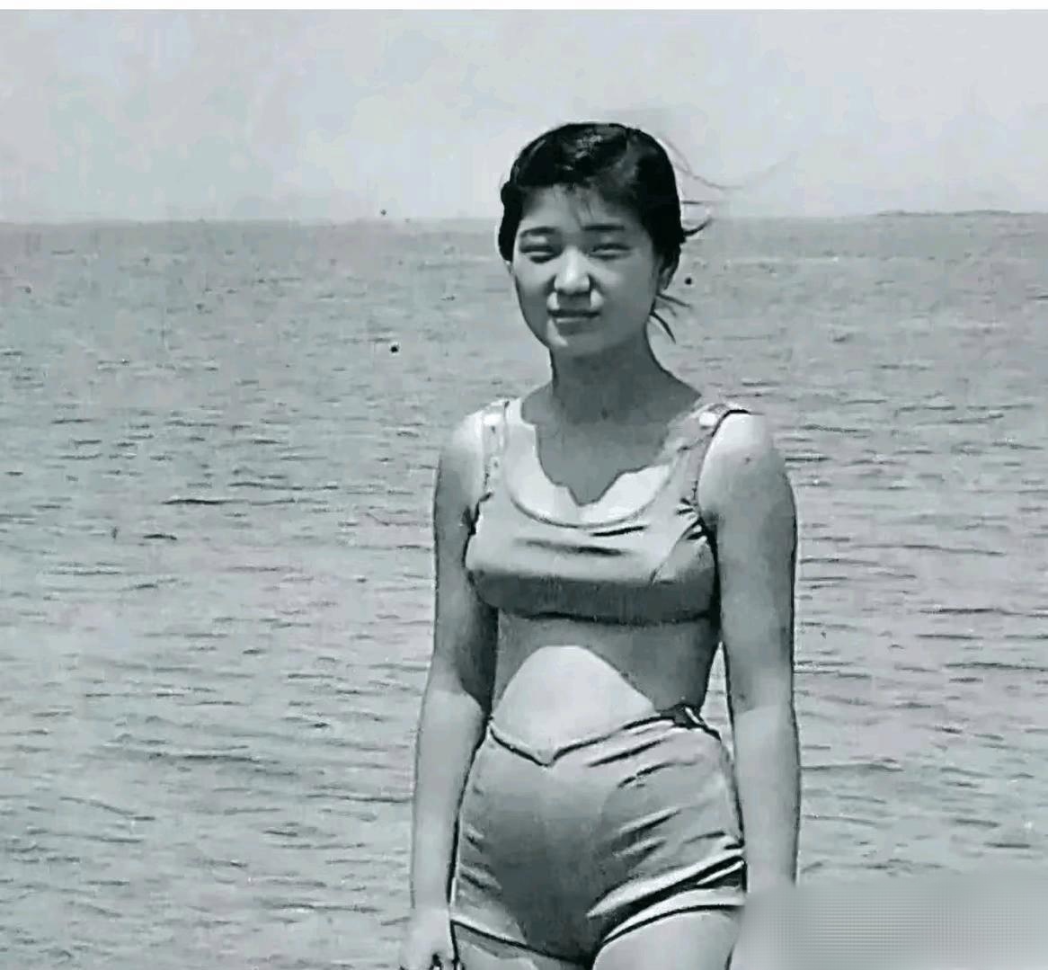 韩国前总统朴槿惠年轻时候的照片