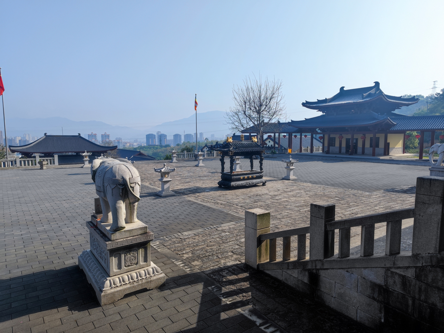 南靖紫云寺 与著名中医陈火静医生在一起