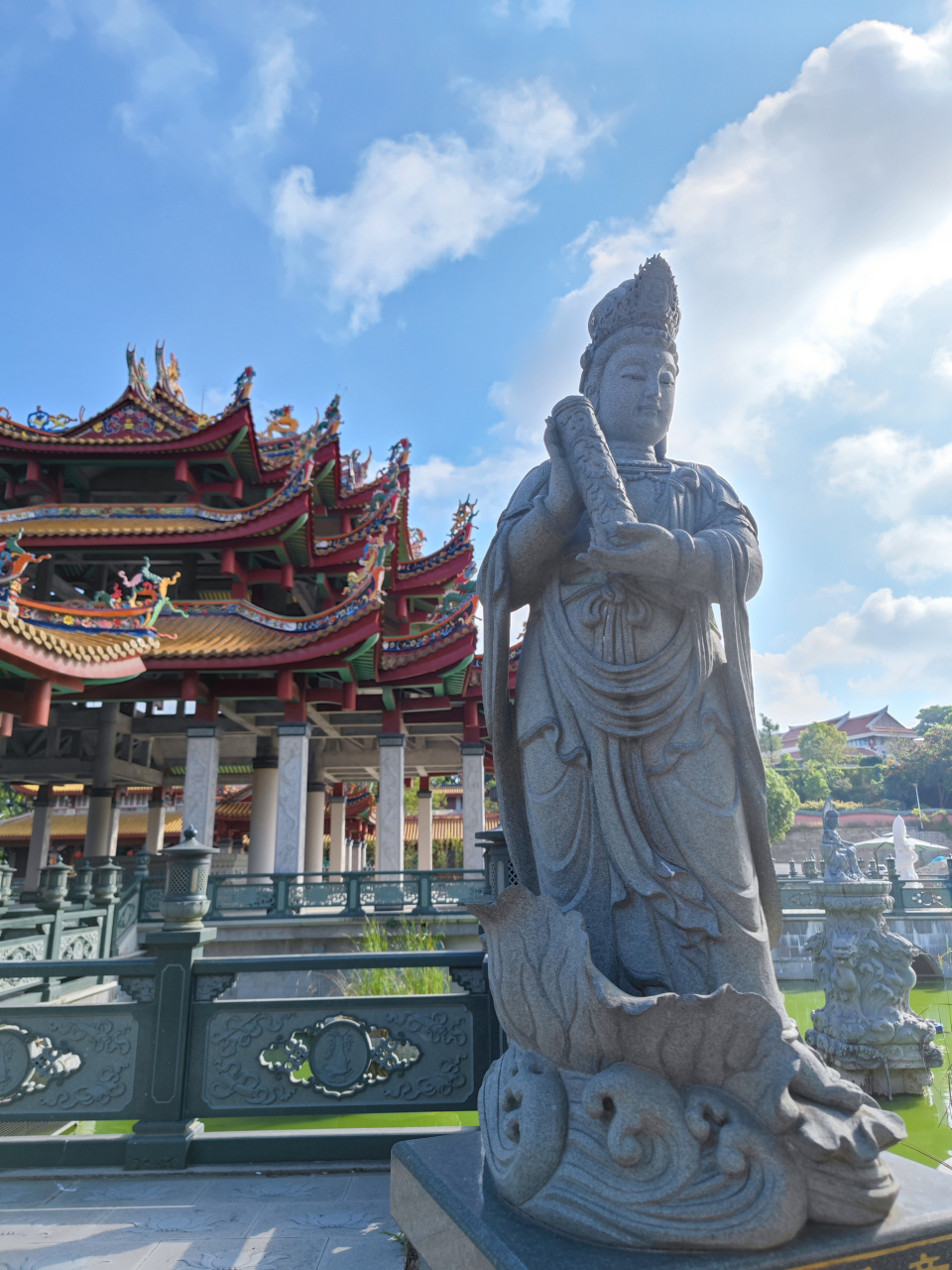 持經觀音 -石農攝於天竺巖寺 傳:唐朝年間,浙江臨安有個叫錢廖的書生