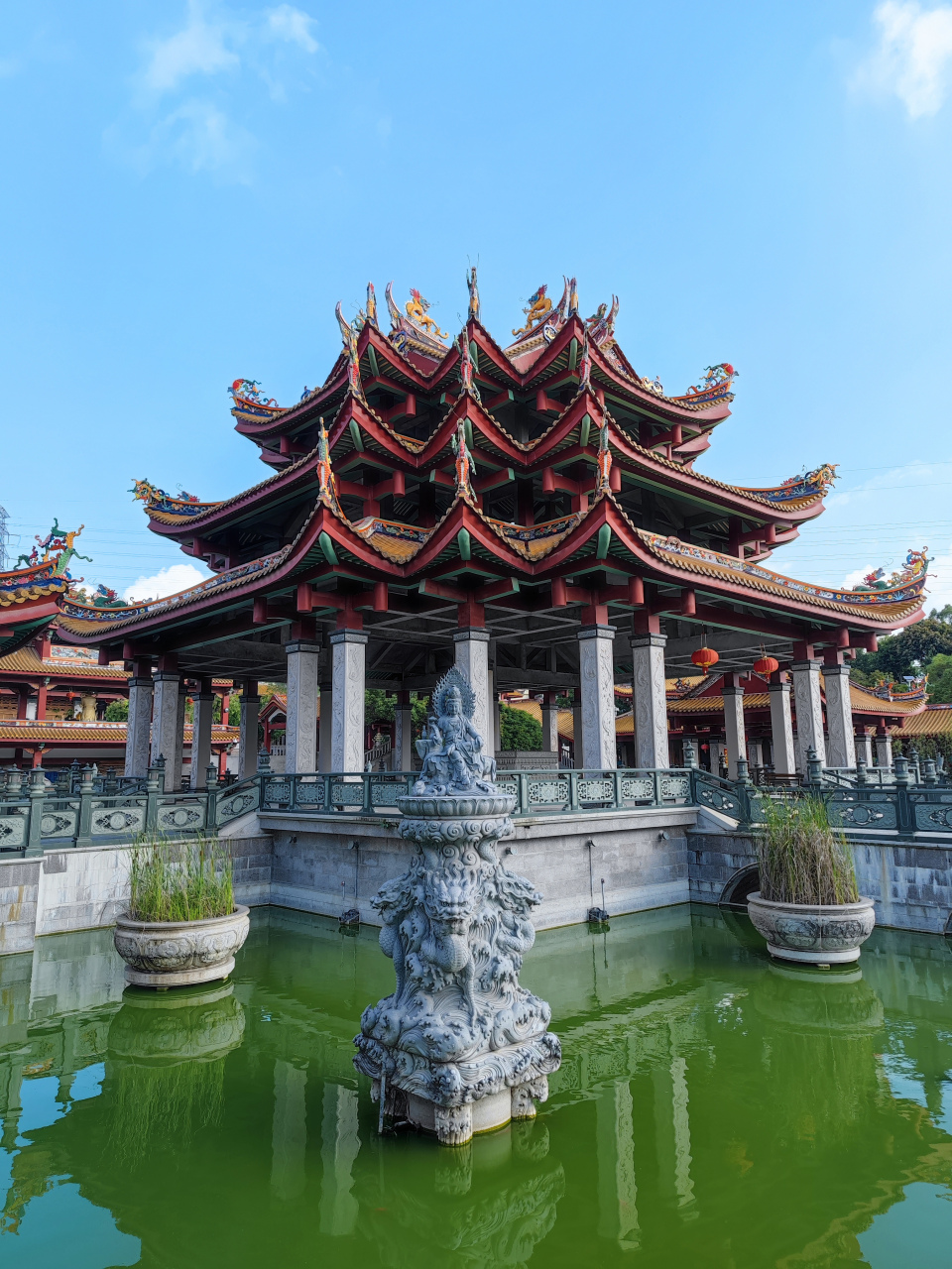 持经观音 -石農摄于天竺岩寺 传:唐朝年间,浙江临安有个叫钱廖的书生