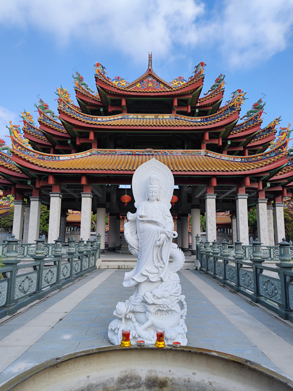 持经观音 -石農摄于天竺岩寺 传:唐朝年间,浙江临安有个叫钱廖的书生