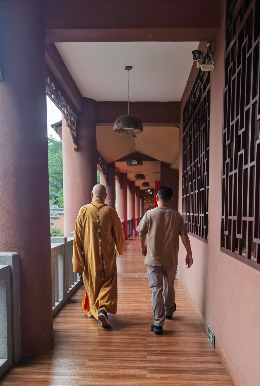 11.上石峰岩寺拜访方丈净雄大法师,今天秋风习习,凉爽阵阵
