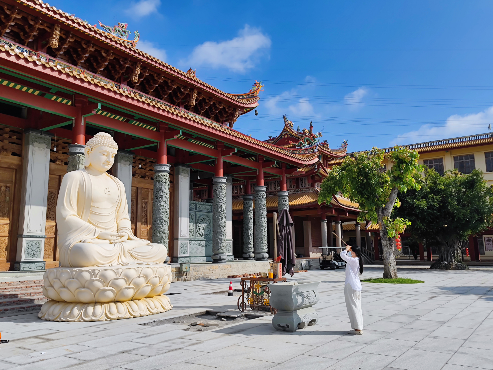 持经观音 -石農摄于天竺岩寺 传:唐朝年间,浙江临安有个叫钱廖的书生