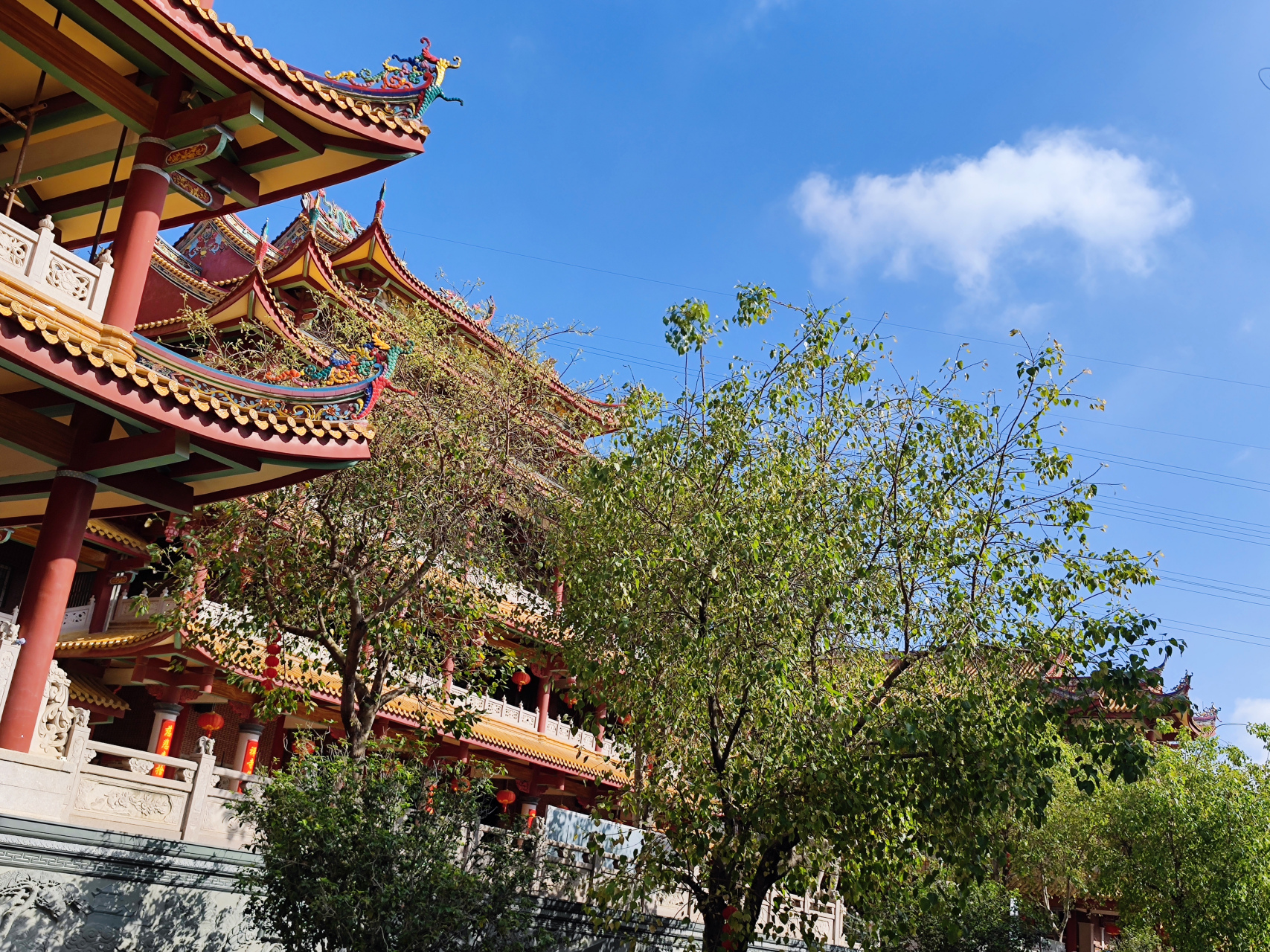 持經觀音 -石農攝於天竺巖寺 傳:唐朝年間,浙江臨安有個叫錢廖的書生