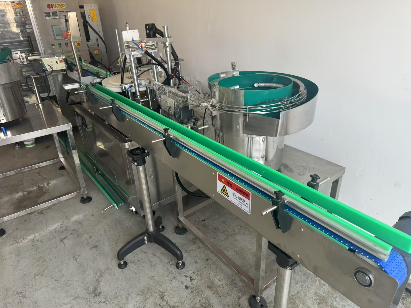 闲置四套自动喷雾剂罐装生产线,全套设备功能完好,无需维修