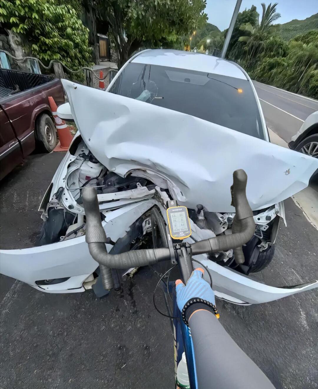 有没有经常骑自行车的,帮我看看,这个自行车有这么硬吗?