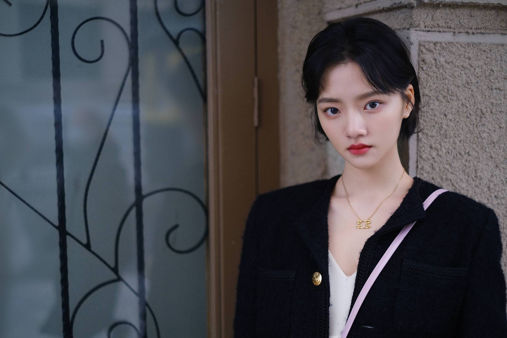 任敏知道大家都在吐槽她在新剧中的造型,一直要求团队摆平,她私下挺