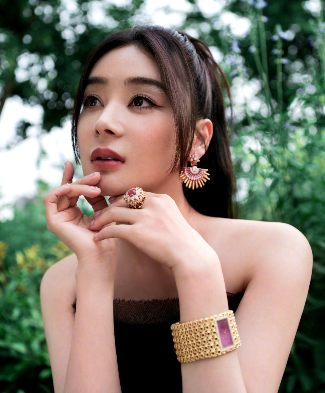 袁姗姗穿黑色长裙,气质俱佳,太仙了.