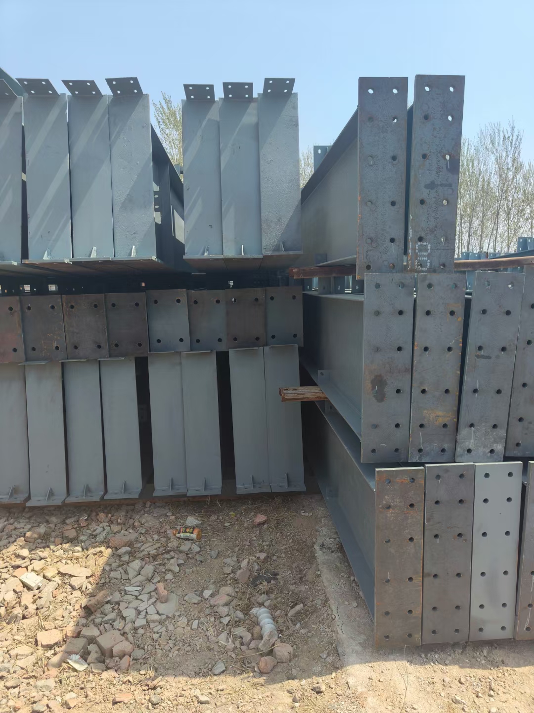 36米宽240米长9米高 柱子400/240/860 大梁600/200/950 抗风柱300/150