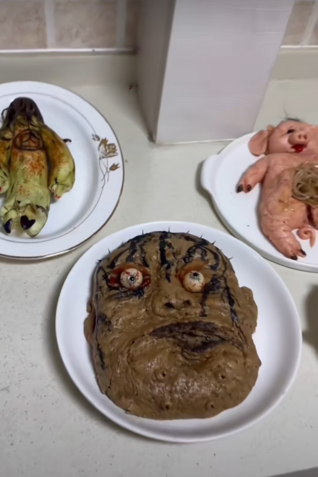 同学请我到一家特色餐厅吃饭,菜上来后吓我一跳