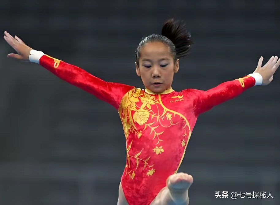 第一次知道邓琳琳,是刷到她在平衡木上翻飞的视频
