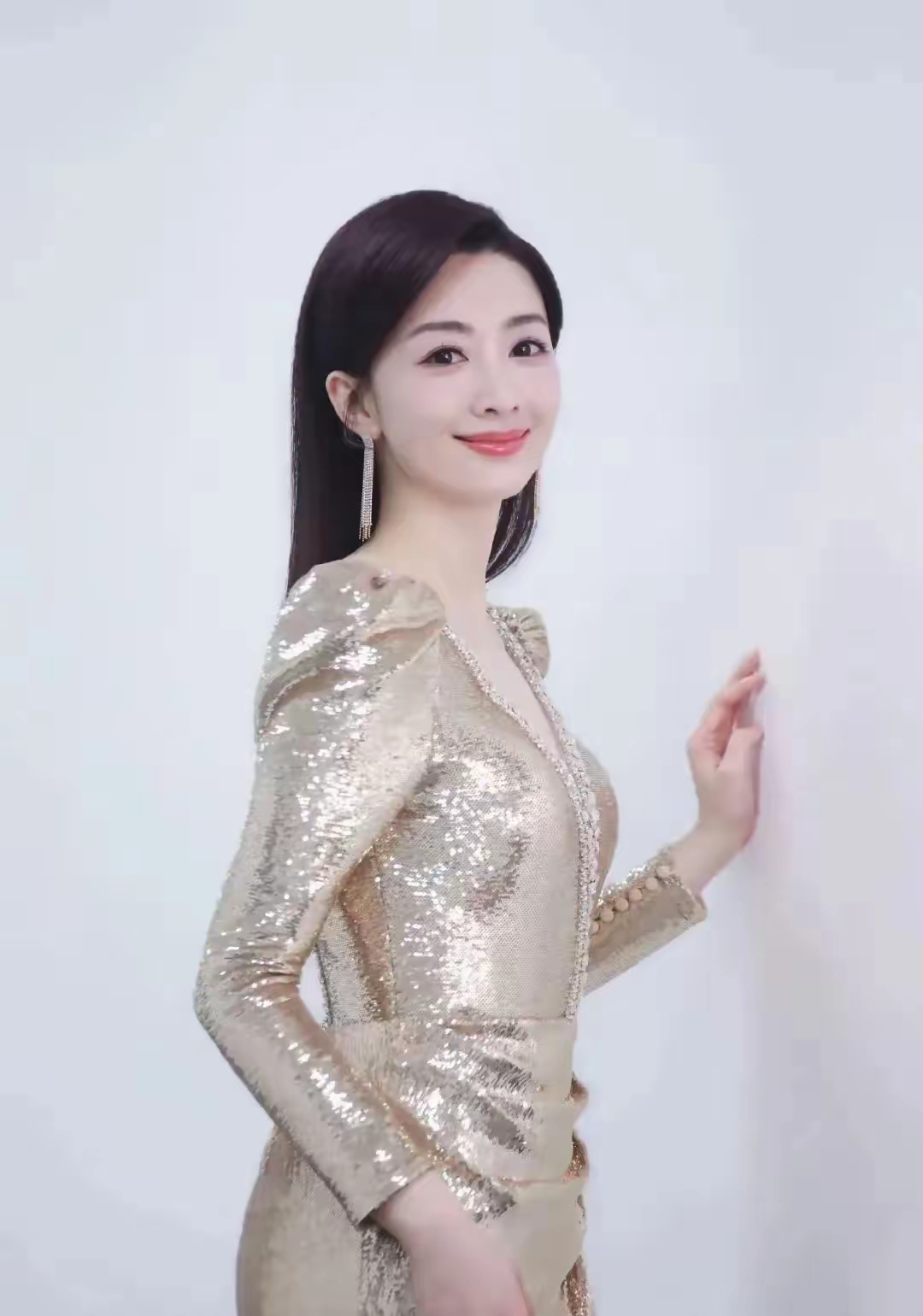 王音棋主持《新闻直播间》沉稳大气,马凡舒解说世界杯圈粉无数,王冰冰