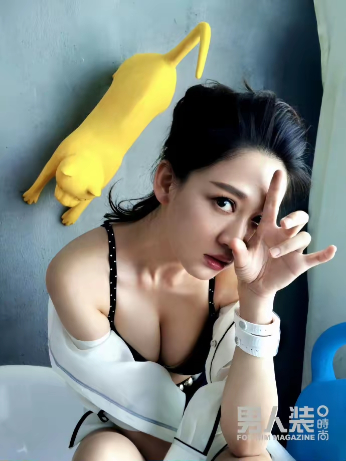 陈乔恩《男人装》写真又炸场!