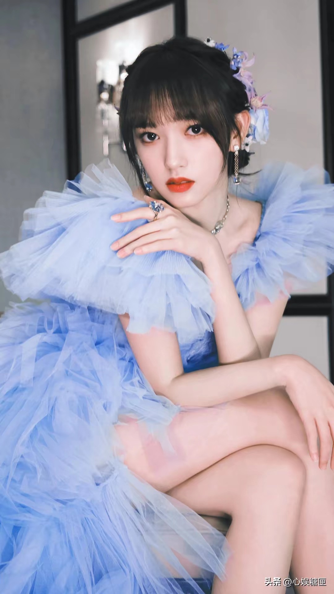 发光,活脱脱的真人公主,谁看了能 程潇公主程潇抹胸裙程潇纱裙壁纸