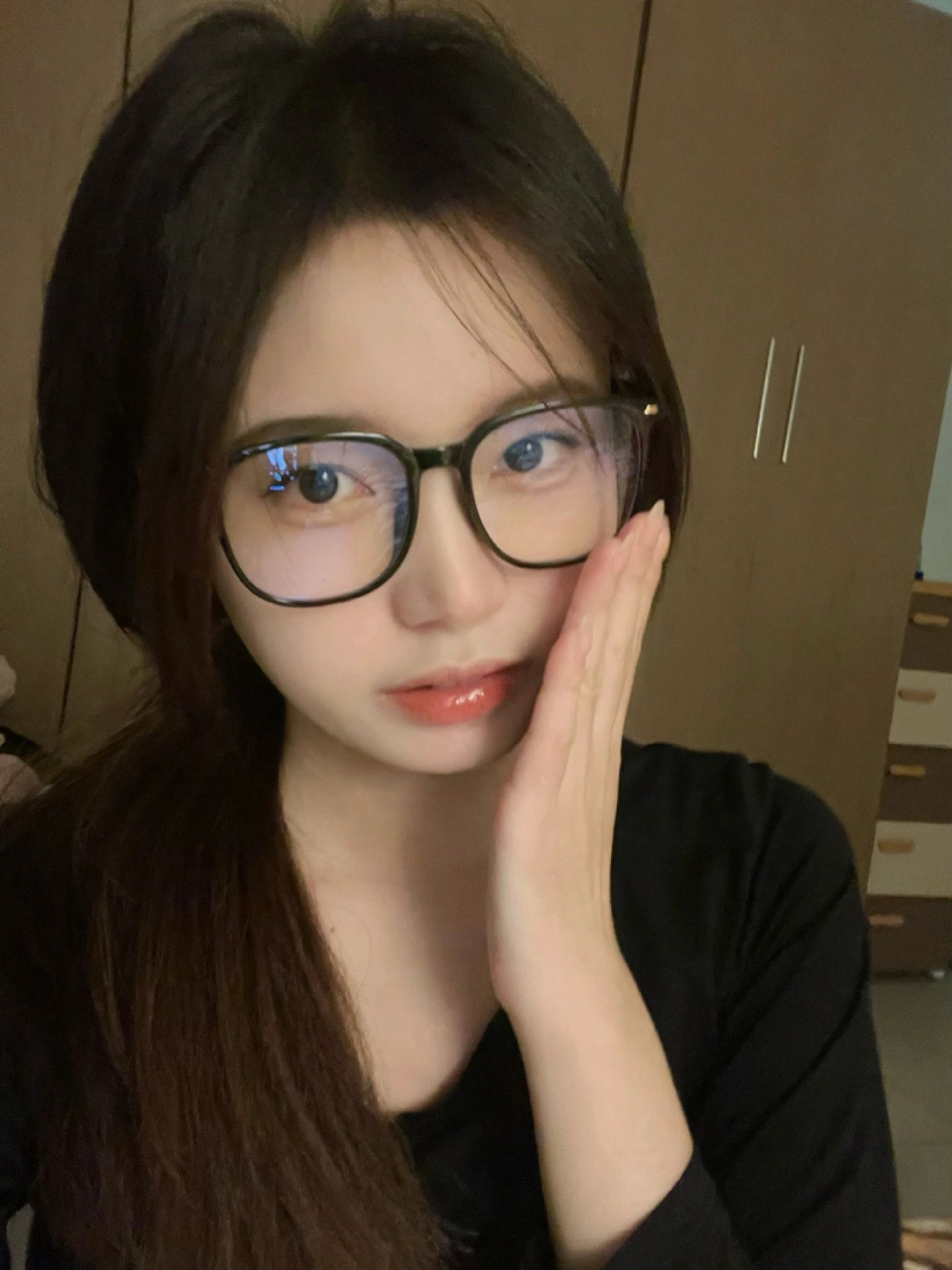 可爱# 女生戴眼镜太可爱了这样的女生喜欢吗?@成都