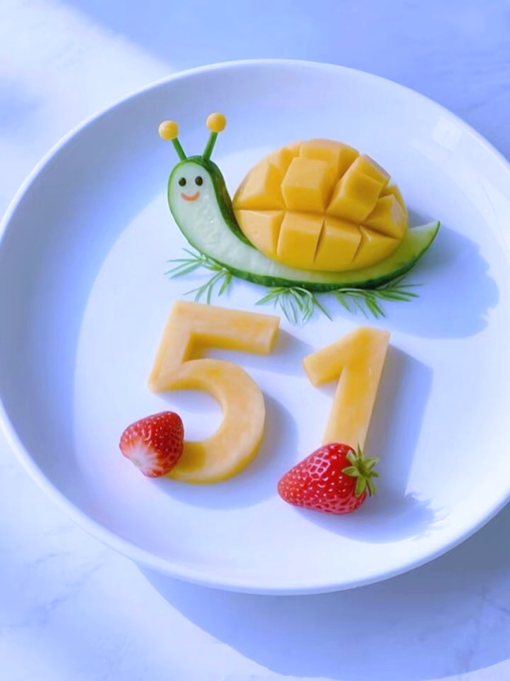 五一假期宅在家,摆个创意水果盘取悦自己,也是不错的选择,要把生活过