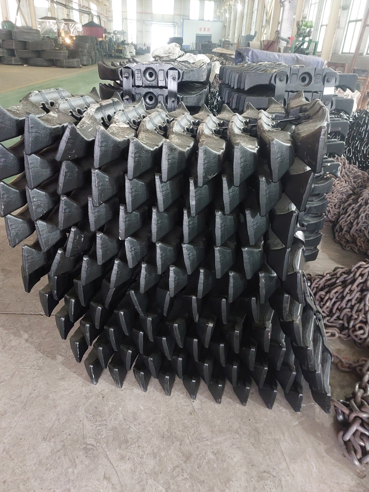 秋日生活创作季# 新泰市华达机械制造有限公司链条展示区,欢迎参观