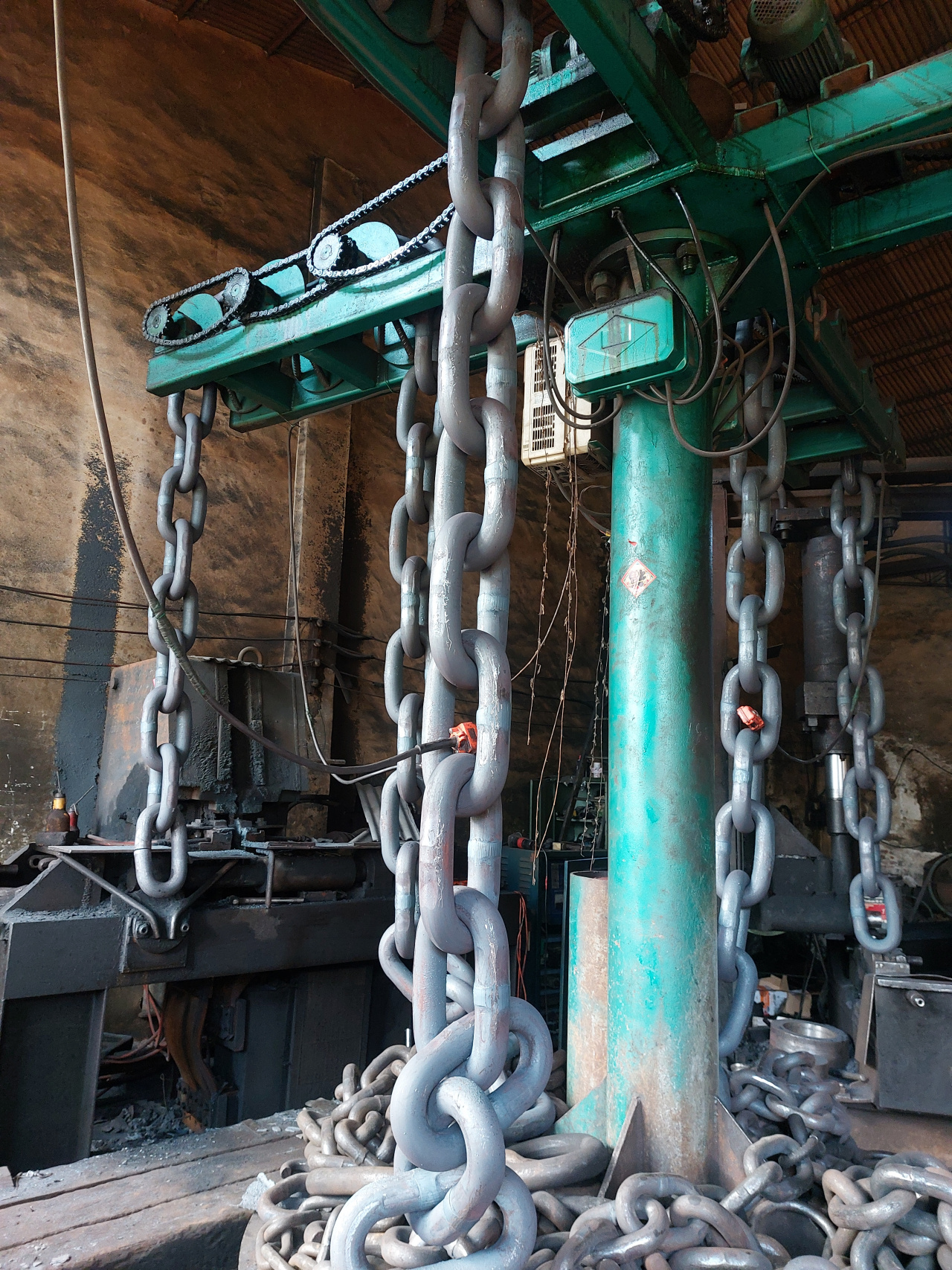 秋日生活创作季# 新泰市华达机械制造有限公司链条展示区,欢迎参观