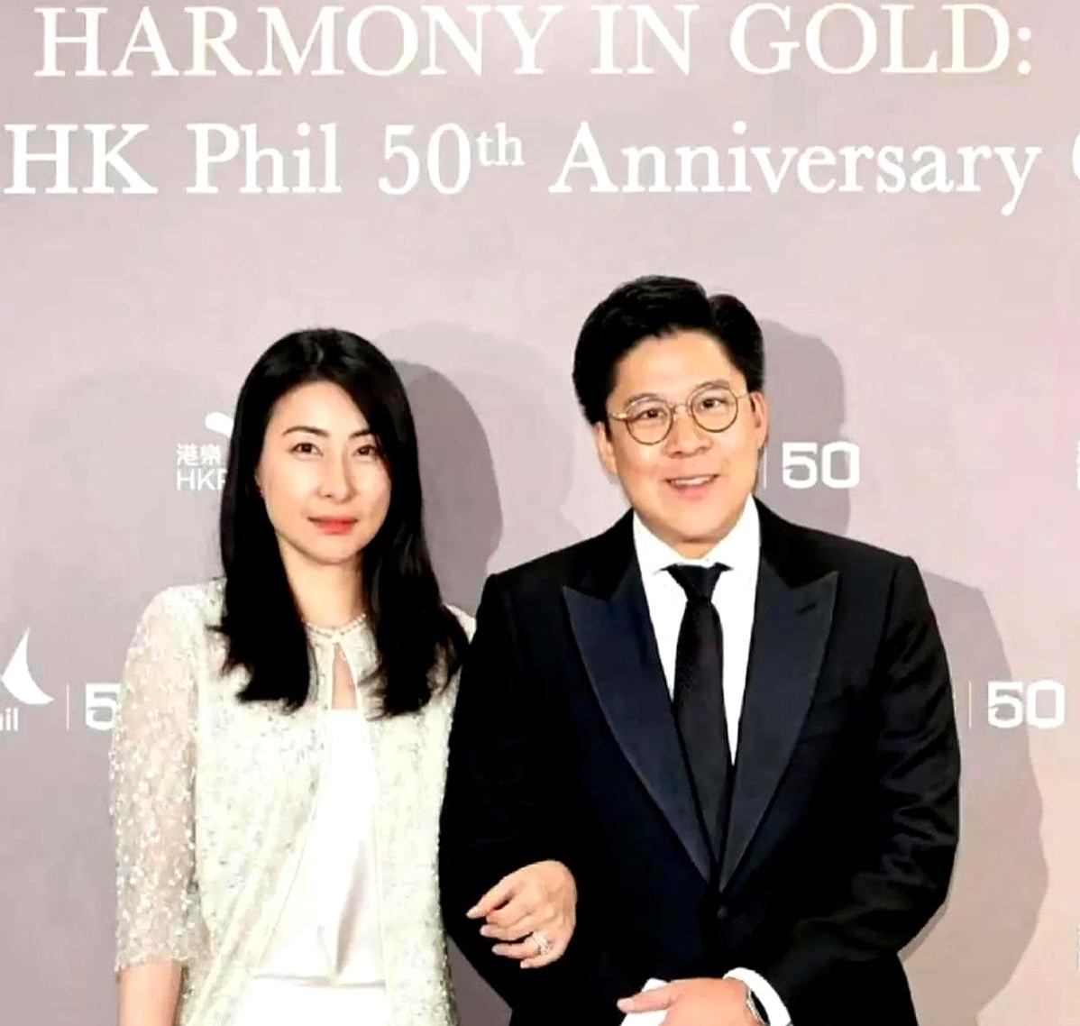 有个觉得自己是名媛的人,特别傲慢地问:"你老婆不过是个跳水退役的,凭