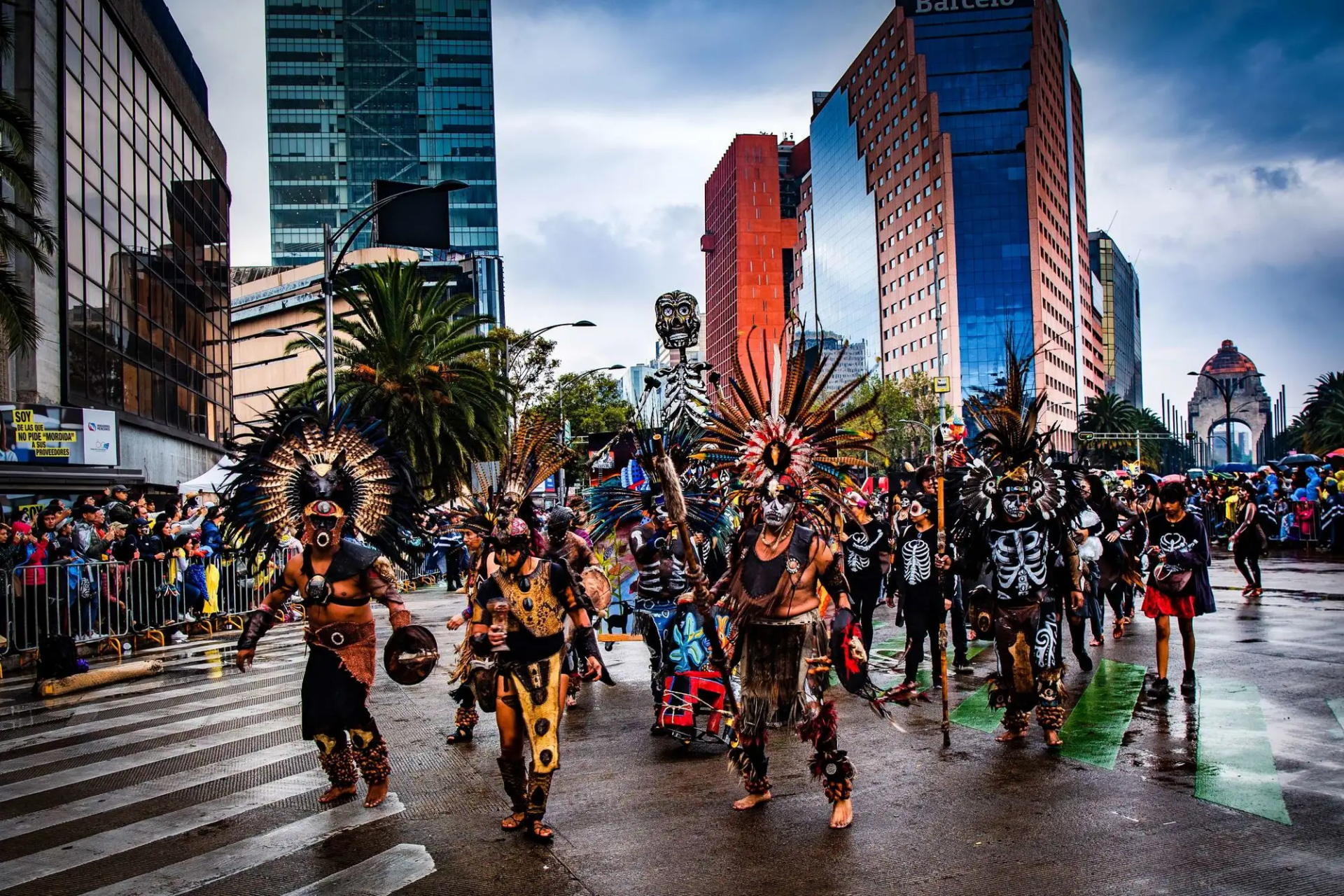 《墨西哥鬼节》:这是关于墨西哥传统节日"亡灵节"的故事.