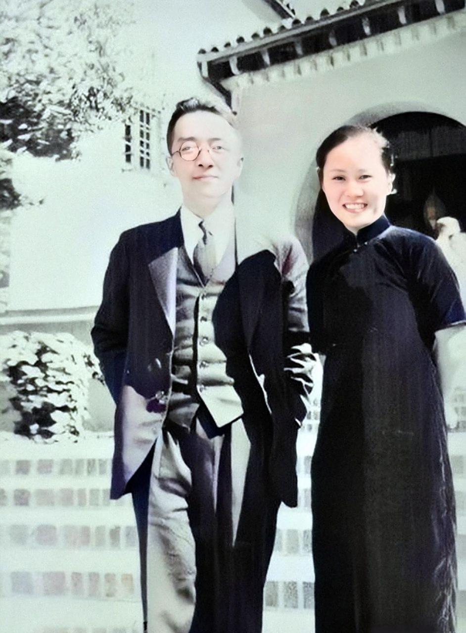 上世纪30年代,"核物理女王"吴健雄与偶像胡适的合影.