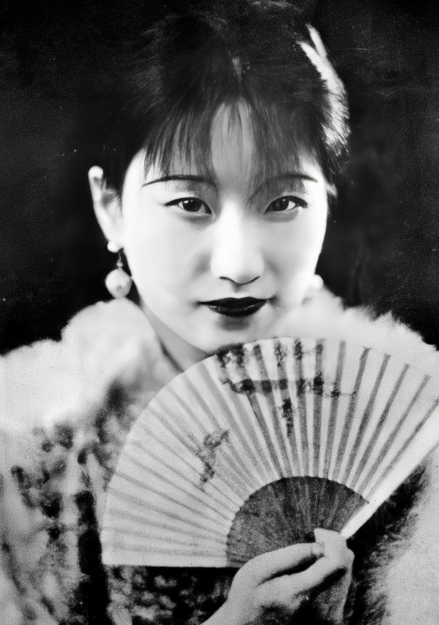 图一应该是陆小曼最美的照片了,不得不说她和徐志摩确实很有夫妻相.