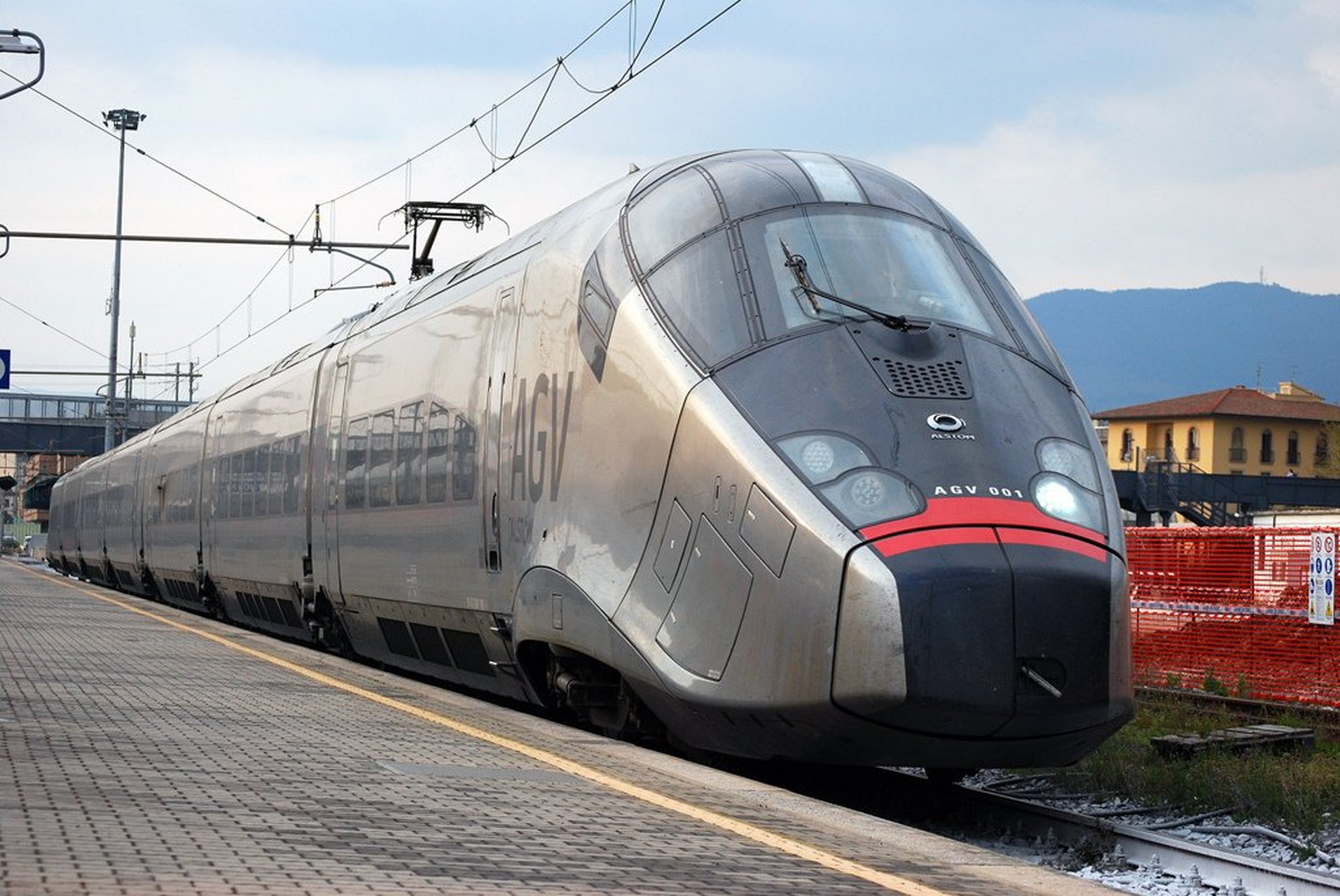 agv火车 agv(法语: automotrice à grande vitesse)火车,即高速动车