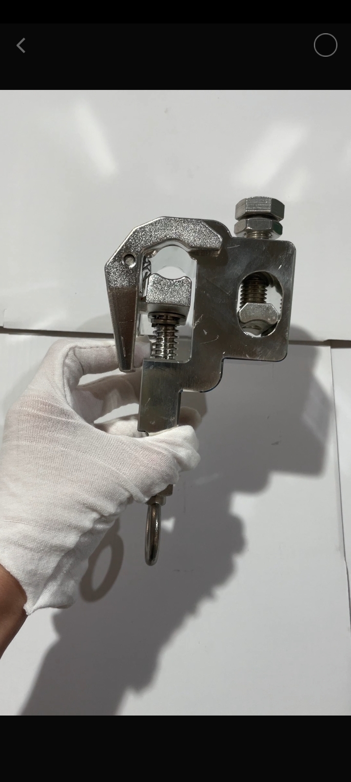 以下是一些防松脱引流线夹的生产厂家: