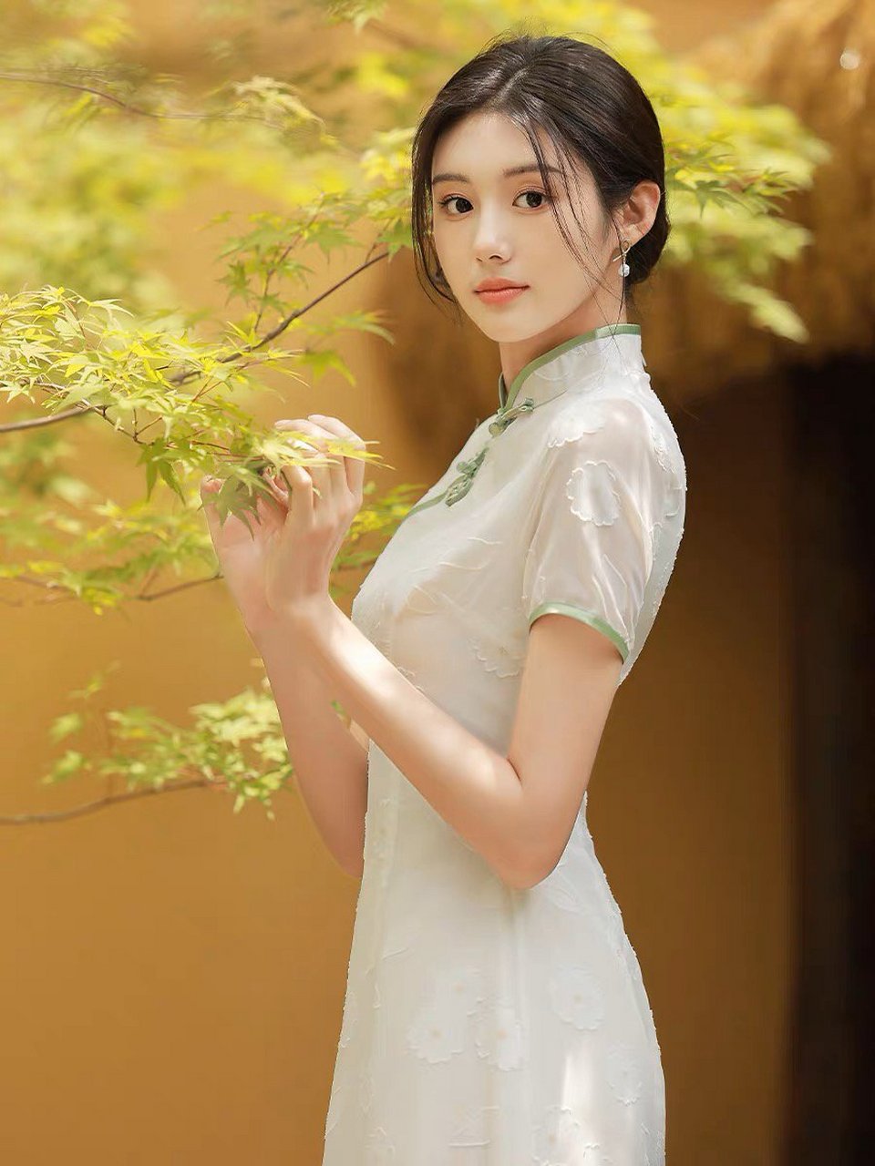 only those who are contented and happy to see others at the same