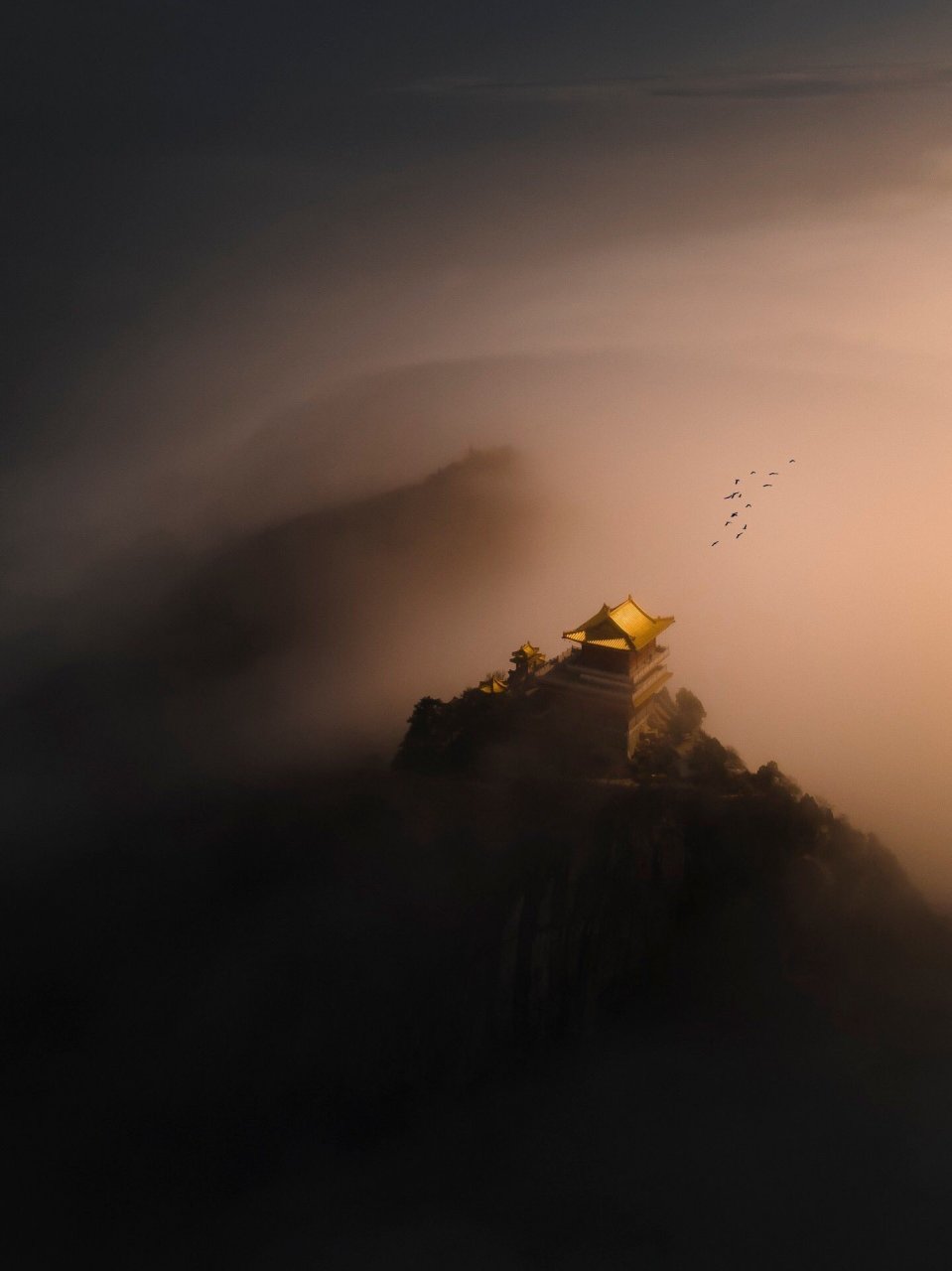 上联:道观无尘风自扫  求下联.