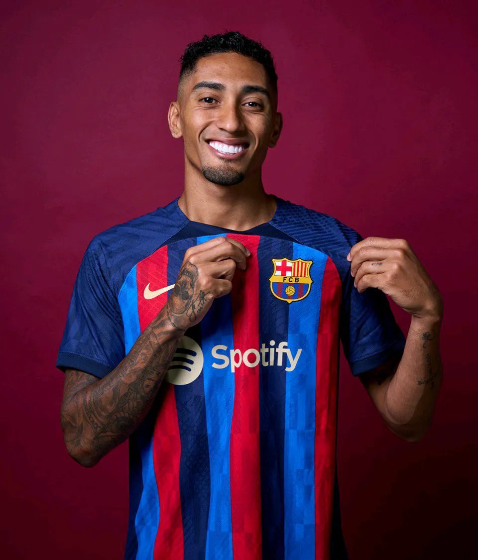 又一个出身于巴西贫民区的准金球先生,拉菲尼亚今年确实相当火爆,或许