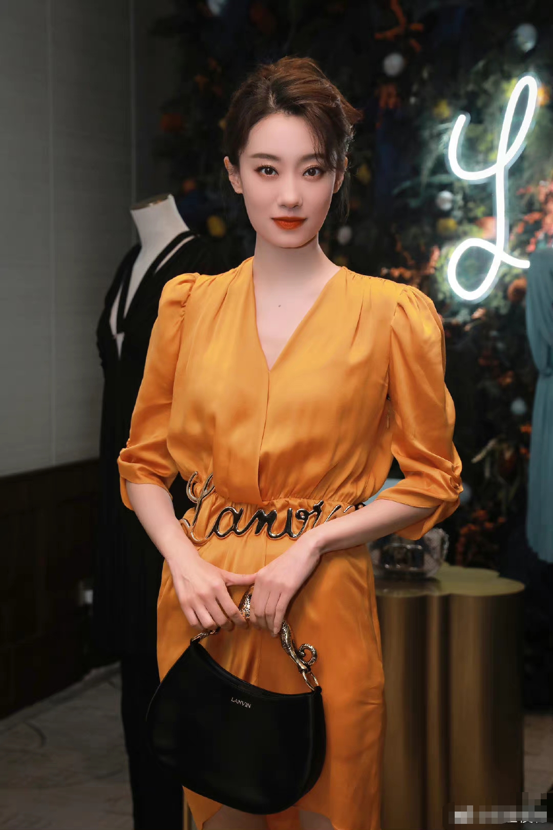 我们都爱聊八卦# 张小斐打扮起来,这颜值还是杠杠的.