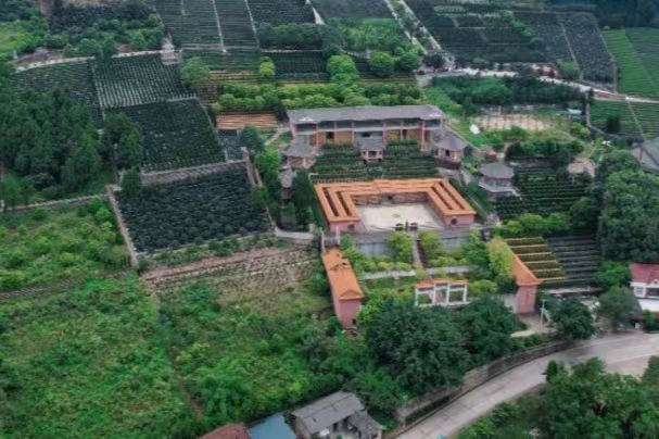 成都公墓卿老师推荐燃灯寺公墓,园区位于龙泉驿区,距成都20公里,交通