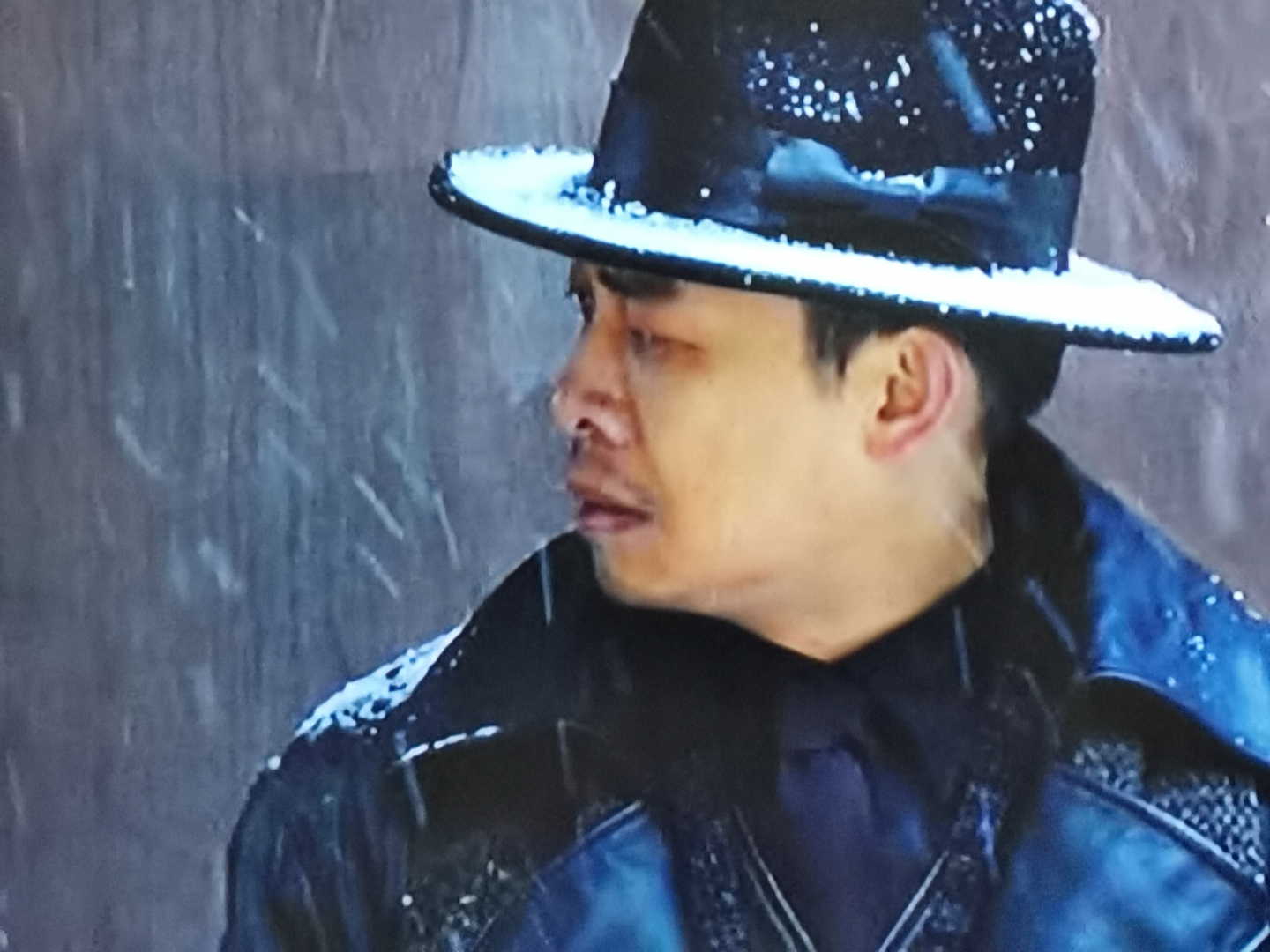 电影《悬崖之上》,张译主演,每一个镜头看起惊心又精彩