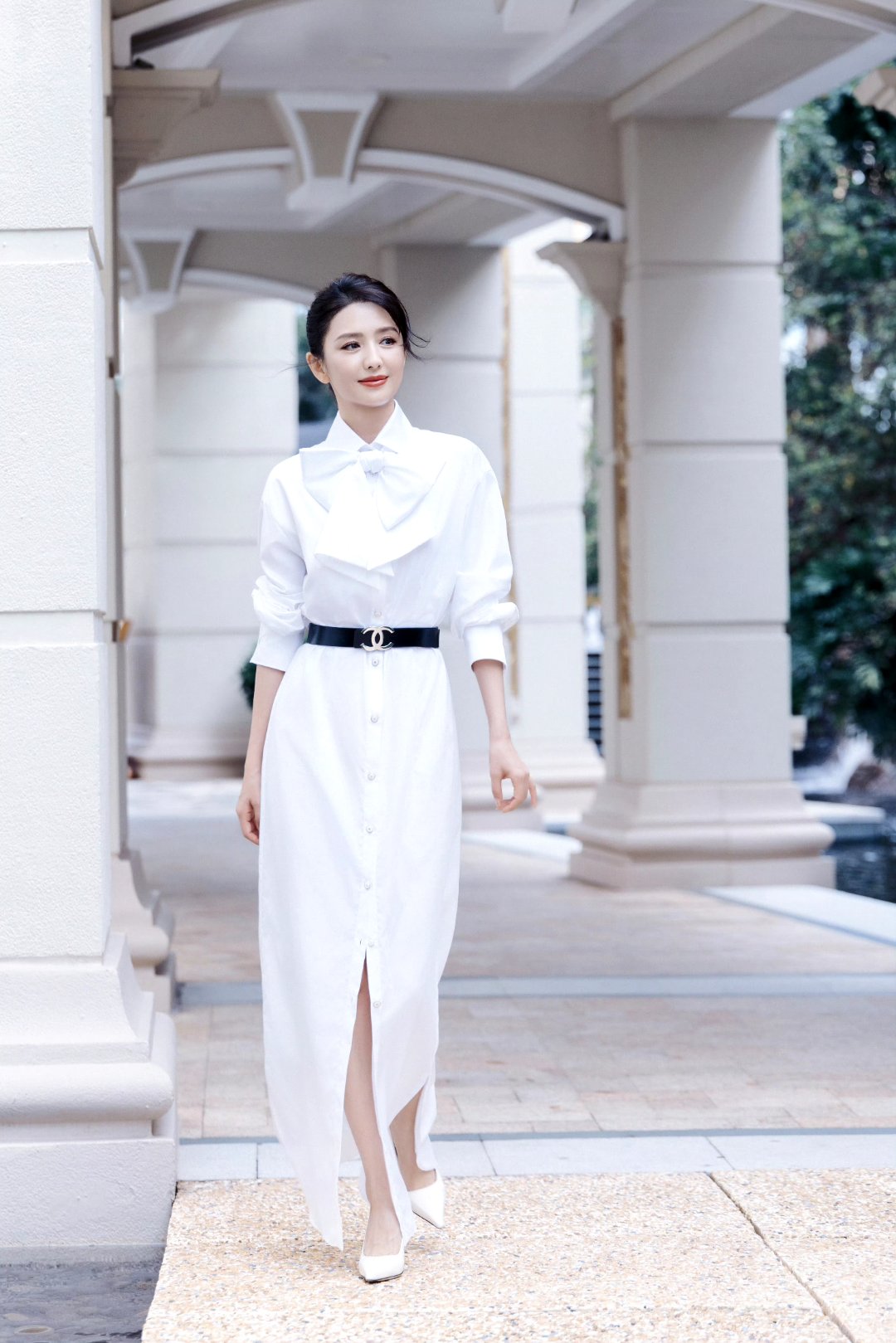 气质温婉又高级,每一张都美到犯规,这是什么仙女姐姐啊~