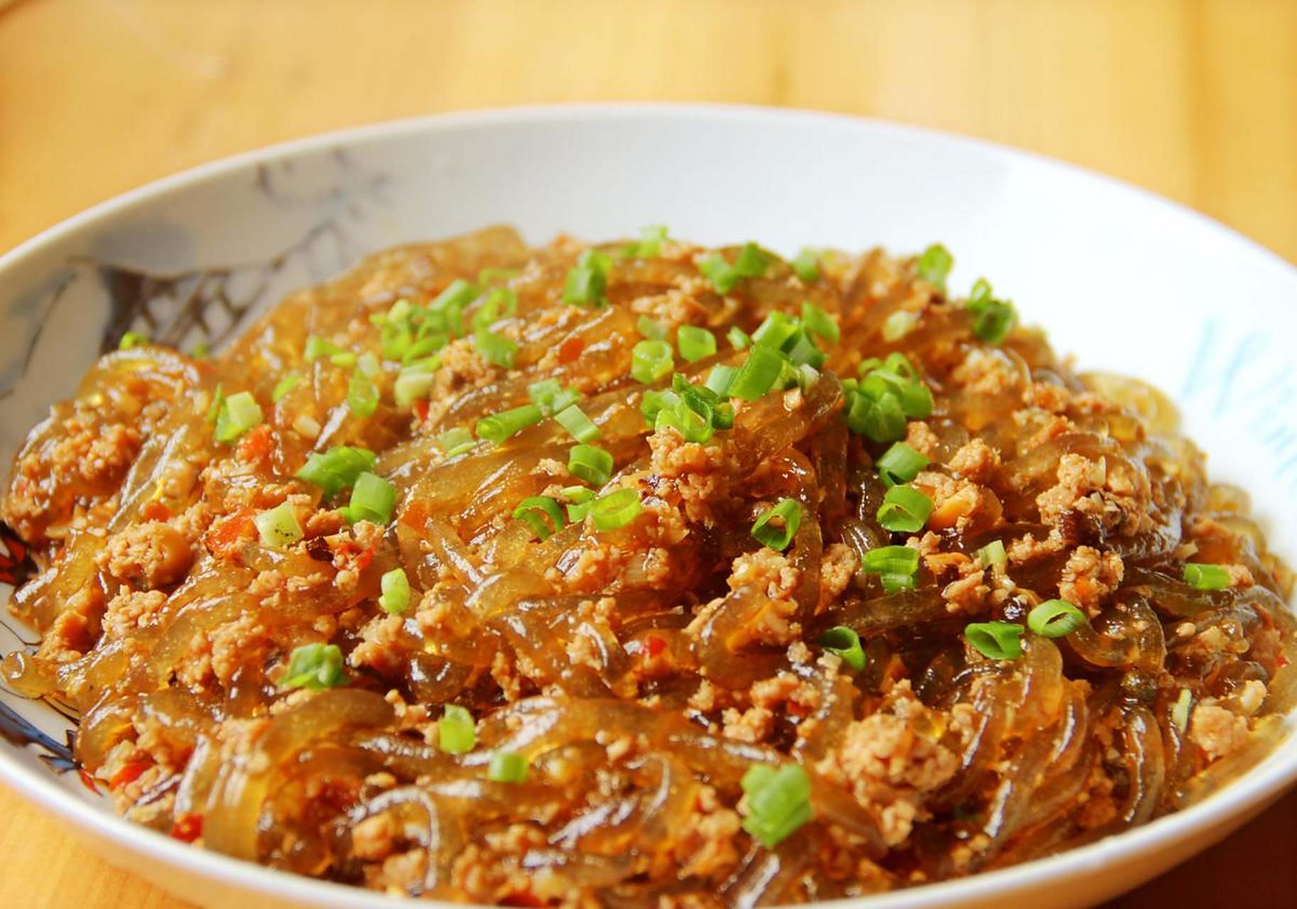 菜系:川菜;菜品关键词:蚂蚁上树;结果字数:500;  蚂蚁上树  **简介:**