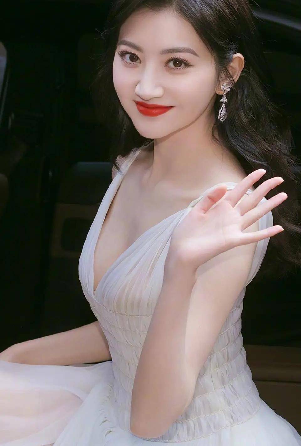 景甜,1988年7月21日出生于陕西省西安市,华语影视女演员.