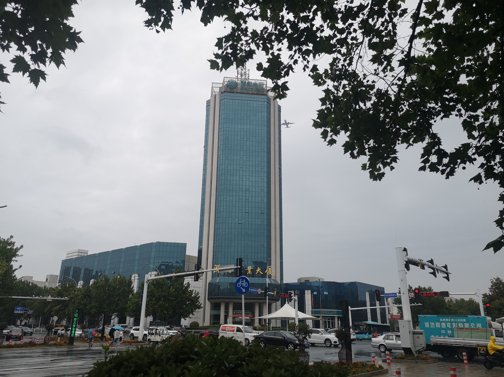 潍坊的建筑~电业大厦 位于东风街向阳路西北角,建于哪一年?