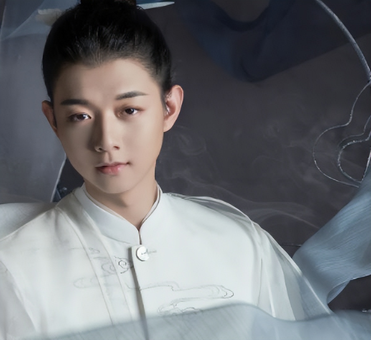 霍尊,一位才华横溢的音乐才子,以其独特的音乐风格和深情的演绎方式