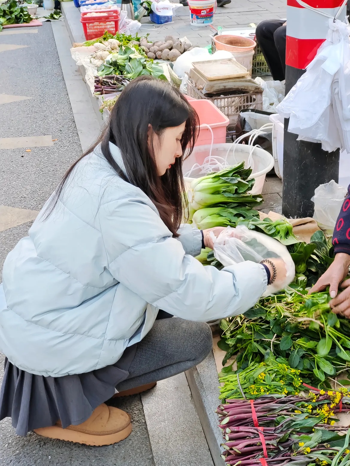 美女买菜图片