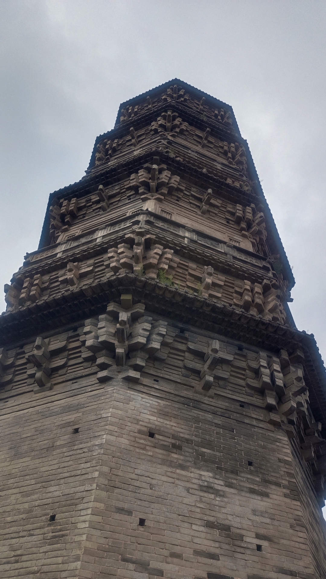 咸阳永寿县永平古塔–坐落于永平镇南虎头山半坡上,阁楼式砖塔,古塔