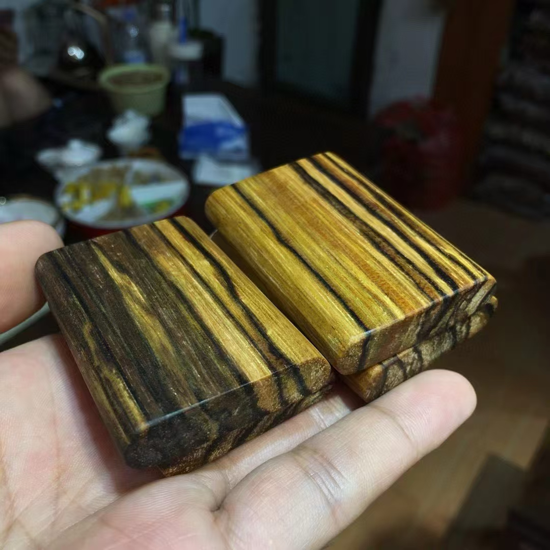 印尼花奇楠平安牌,像贡木一样,带花香果香