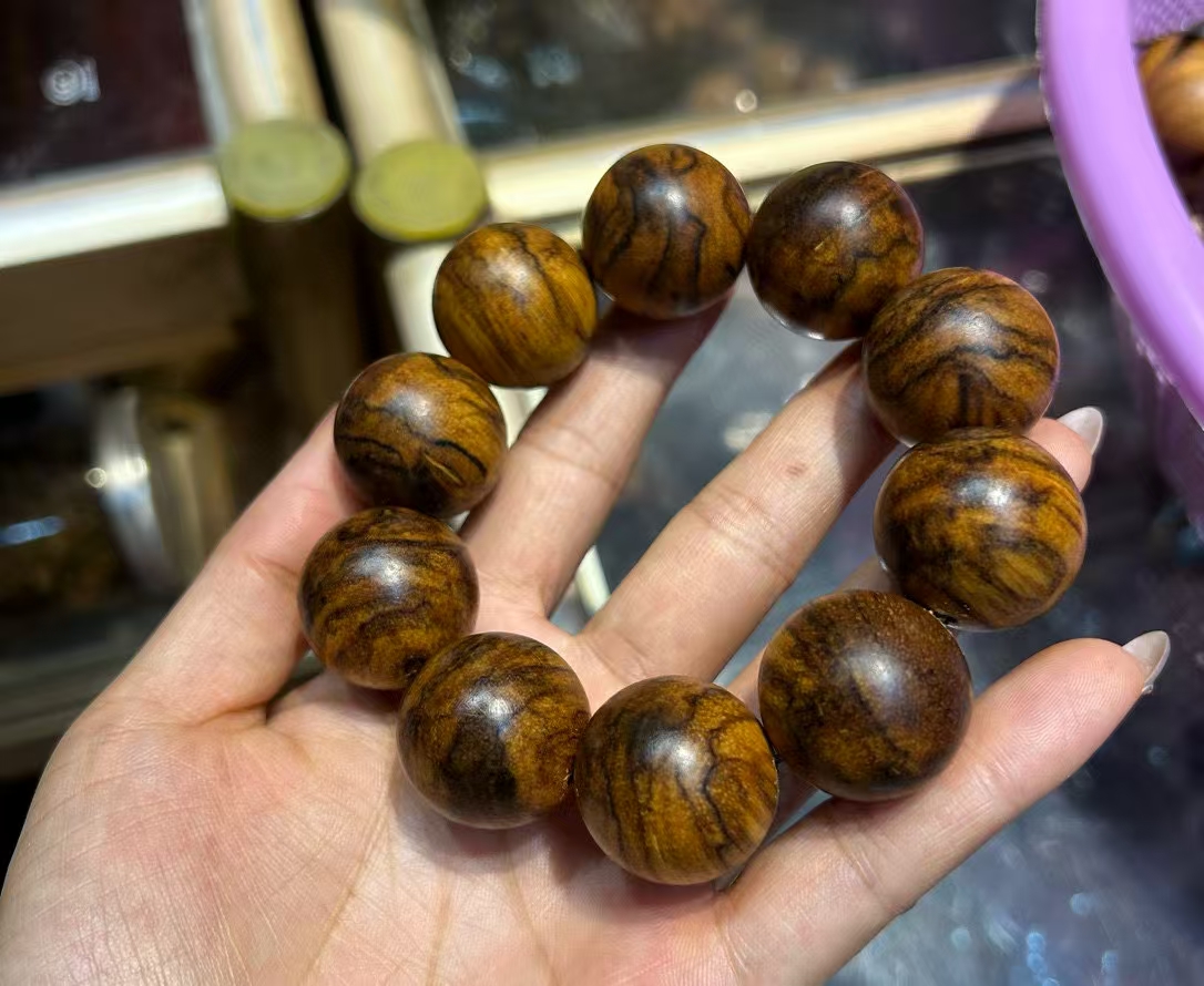 印尼花奇楠2.5,像贡木一样,带花香果香