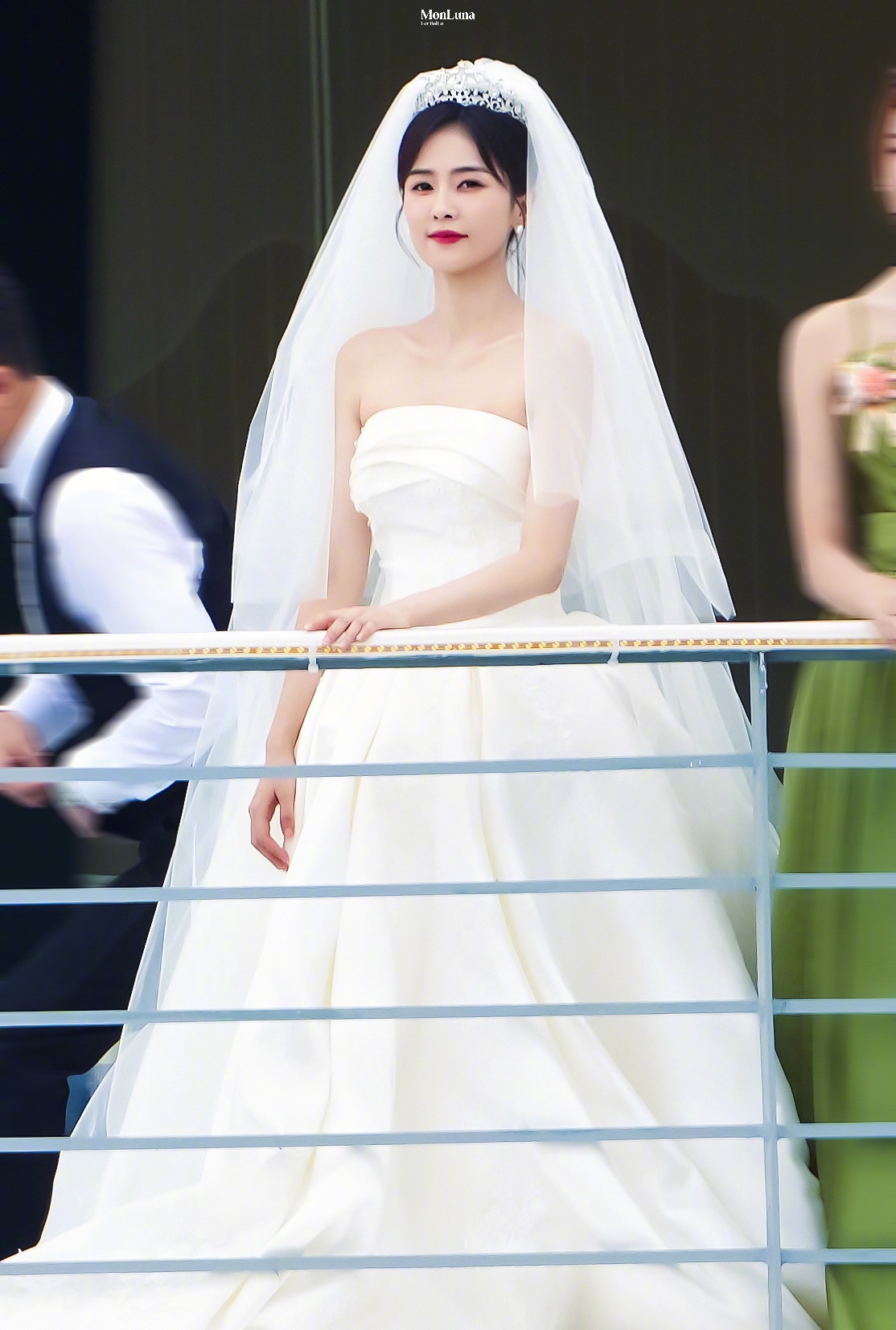 白鹿婚纱路透#  白鹿《北上》穿婚纱了,好美的夏凤华啊!