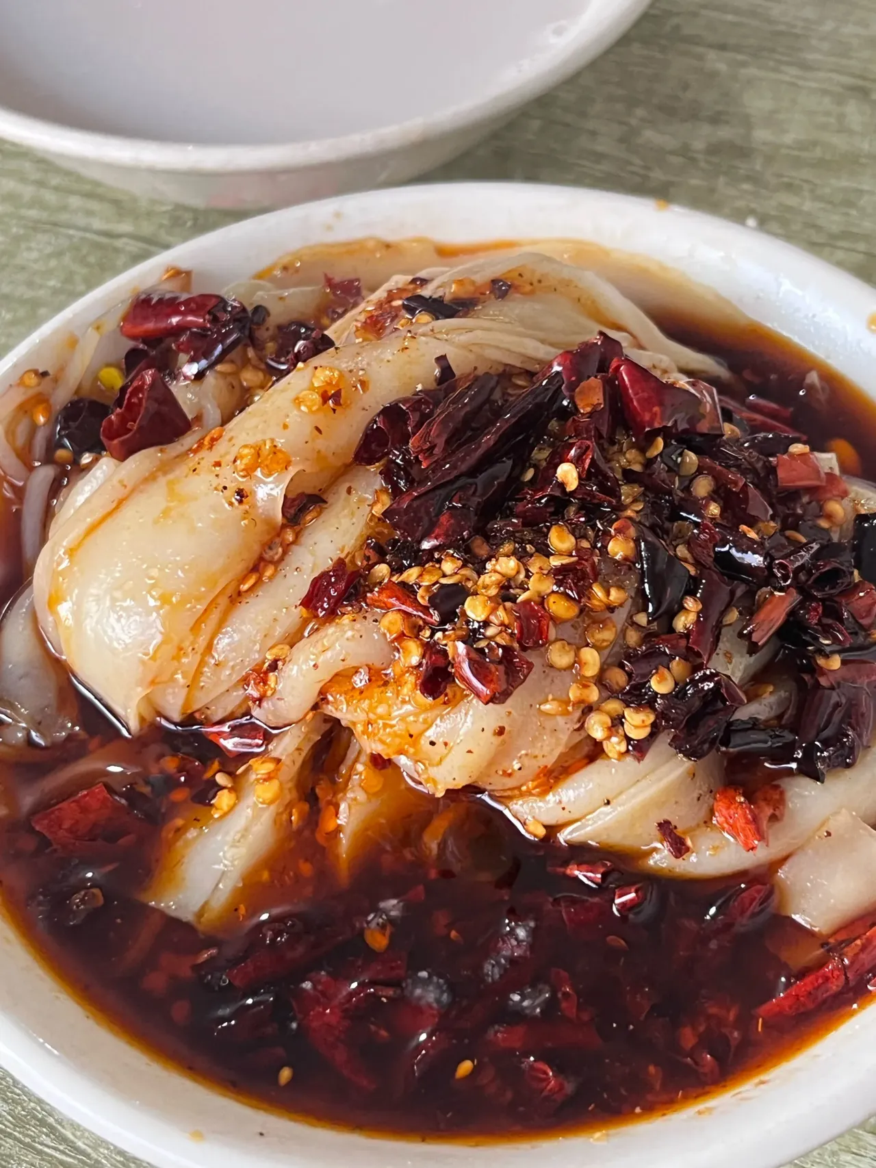 汉中美食:早上和一个搞食用油加工的老板聊天,然后就说到了汉中面皮和